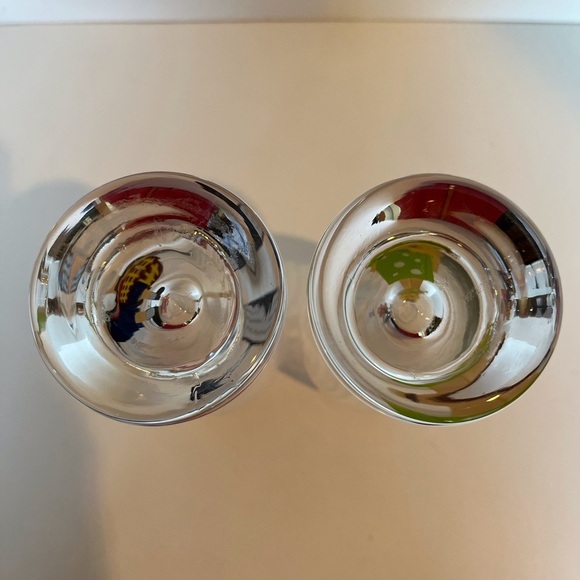 Pair of Glass Tumblers of Man and Woman on Vacation - Picture 8 of 9